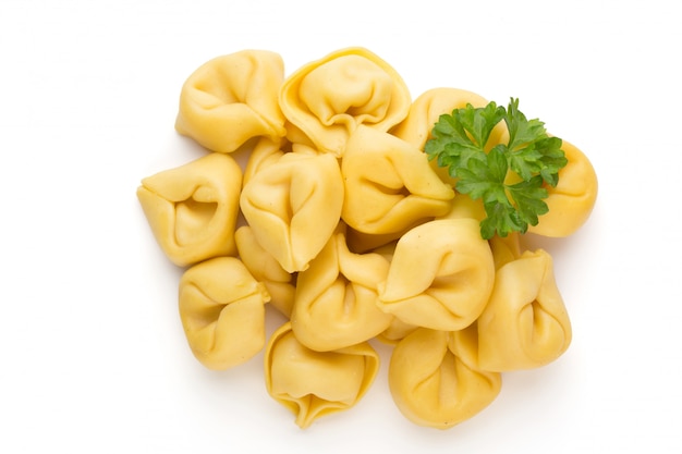 Pasta cruda casera, tortellini con hierbas