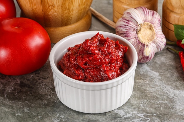 Pasta de tomate vermelho orgânico natural