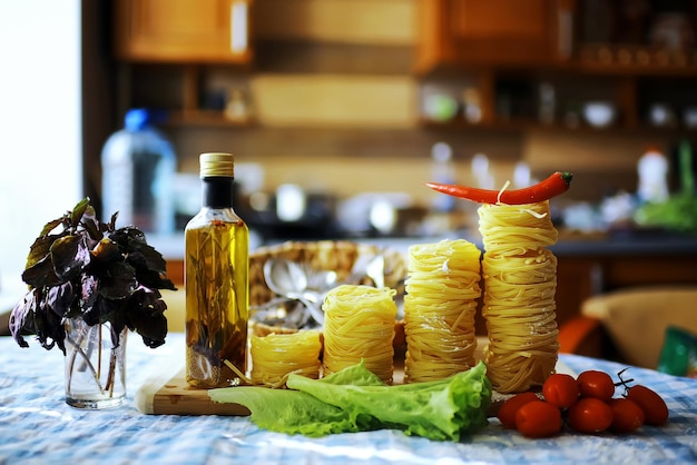 Pasta de diferentes variedades para cocinar