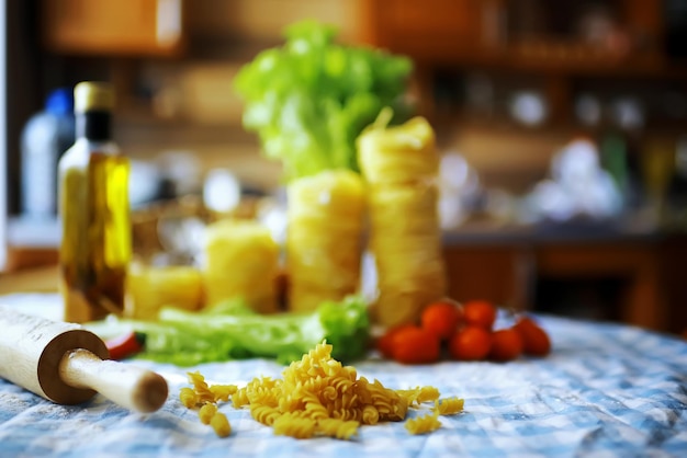 Pasta de diferentes variedades para cocinar