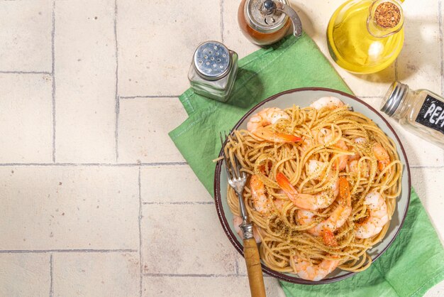 Pasta espagueti con camarones