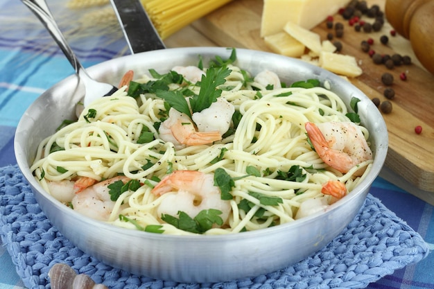 Pasta espagueti con camarones