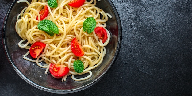 pasta de espagueti con tomates