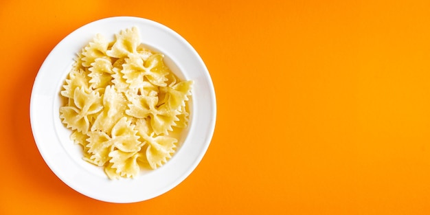 Pasta Farfalle gesunde Mahlzeit Essen Snack auf dem Tisch Kopie Raum Essen Hintergrund