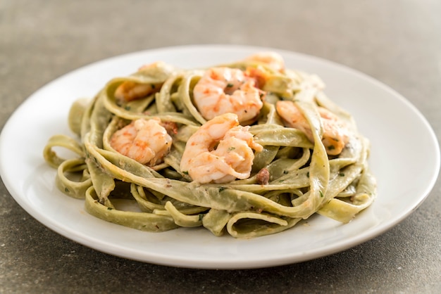 Pasta Fettuccini De Espinacas Con Camarones