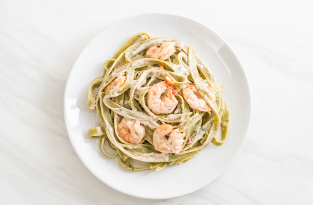 Pasta Fettuccini De Espinacas Con Camarones