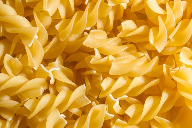 Foto pasta de fondo de fusilli sin cocer