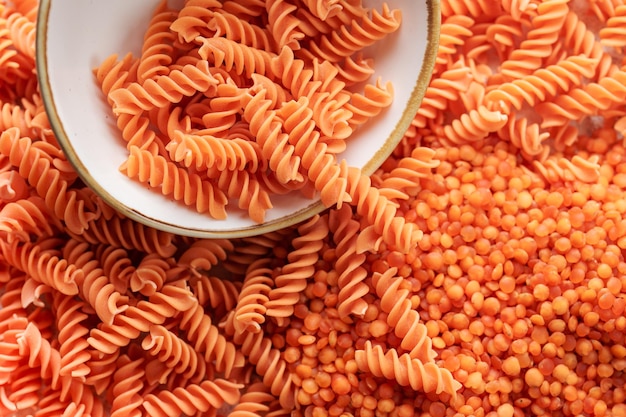 Pasta fusilli de lentejas rojas