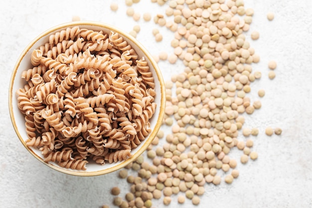 Pasta fusilli de lentejas verdes