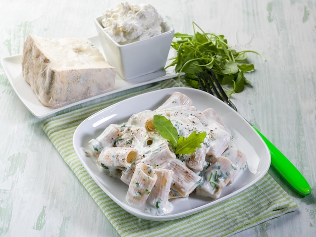 Pasta con gorgonzola y rúcula