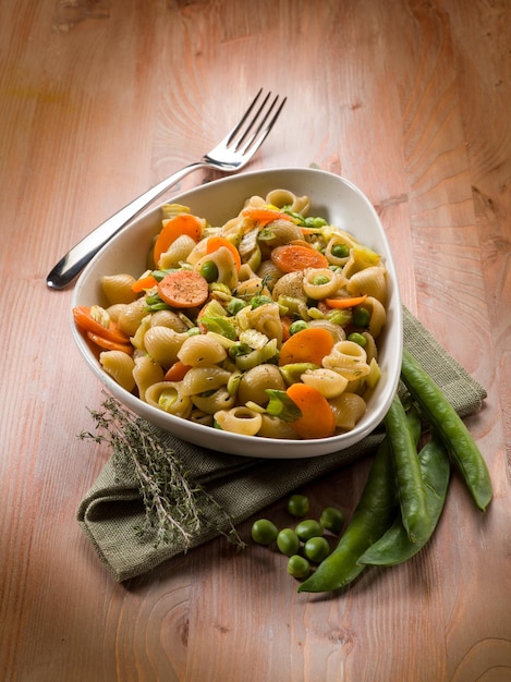 Pasta integral con ragú de verduras