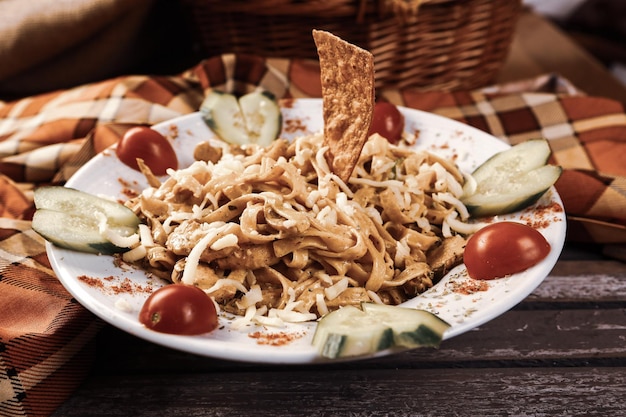 Pasta italiana clásica apetitosa sabrosa con una salsa deliciosa