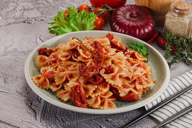 Pasta italiana com tomate seco