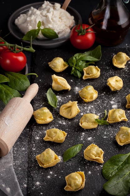 Pasta italiana con espinacas y ricotta.