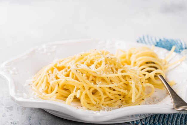 Pasta italiana con queso de oveja