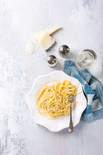 Pasta italiana con queso de oveja