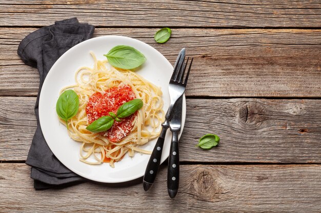 Pasta italiana con salsa de tomate
