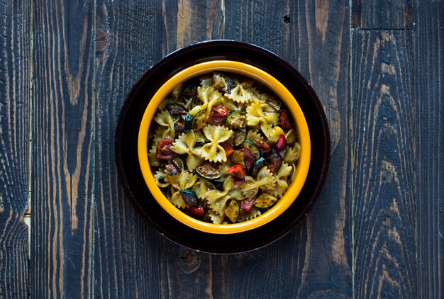 Pasta italiana con verduras