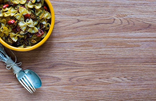 Pasta italiana con verduras