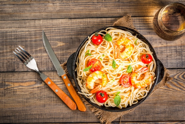 Pasta con langostinos a la plancha