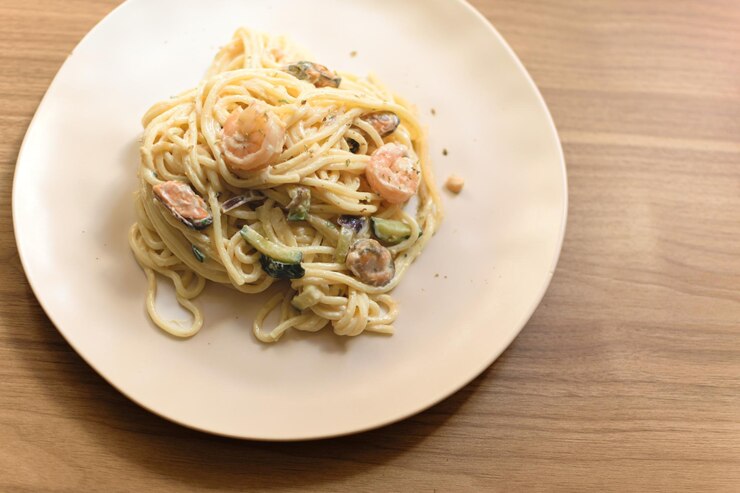 Pasta marinera Espaguetis con Gambas Marisco y calabacín