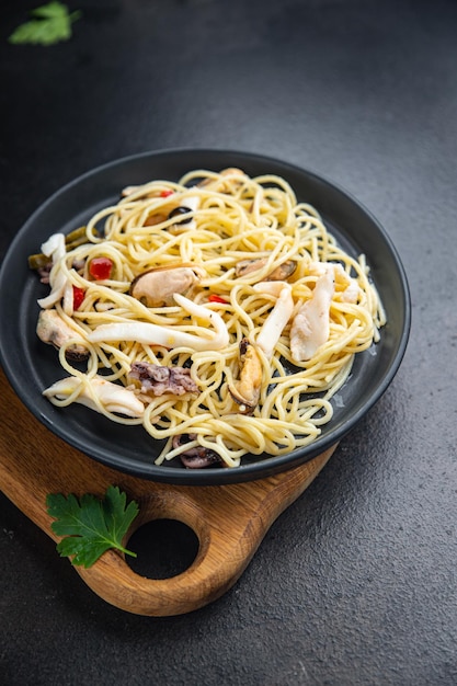 Pasta Meeresfrüchte Spaghetti gesunde Mahlzeit Snack auf dem Tisch kopieren Raum Essen Hintergrund