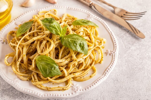 Pasta mit hausgemachter Pesto-Sauce