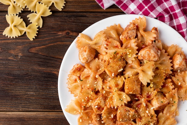 Pasta mit Huhn und Parmesan