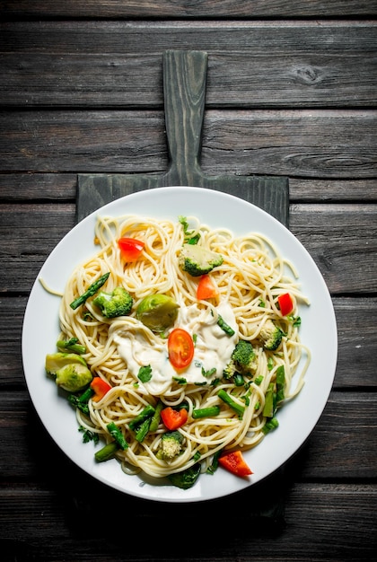 Pasta mit Rosenkohl, Brokkoli und Tomaten