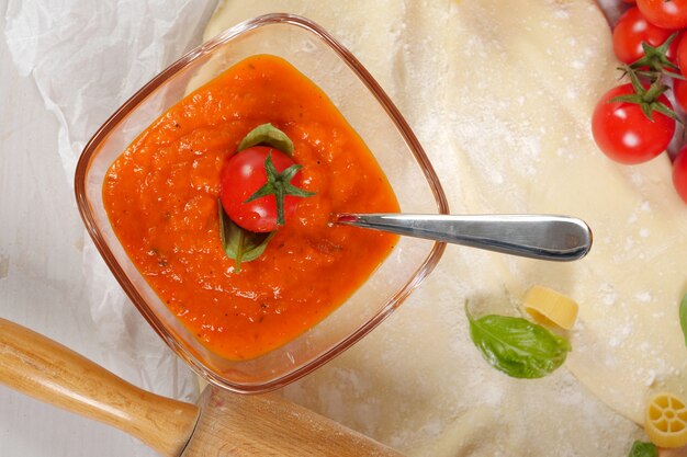 Pasta mit Tomatensauce und Kirschtomaten