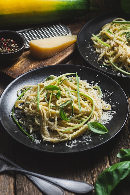 Pasta mit Zucchini und Sahnesauce