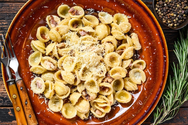 Pasta Orecchiette mit Pancetta, Ei, hartem Parmesan und Sahnesauce