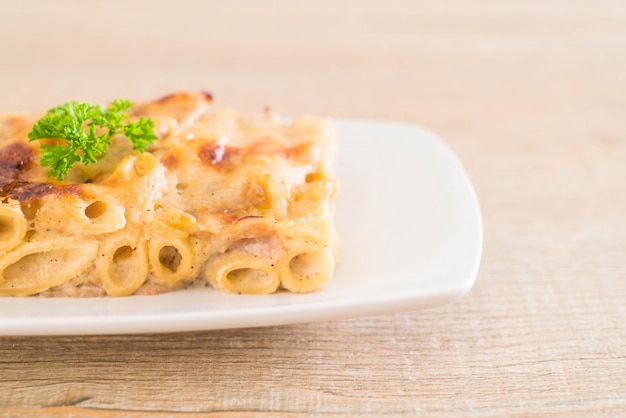 pasta penne al horno con queso y jamón