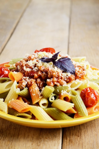 Pasta penne con boloñesa