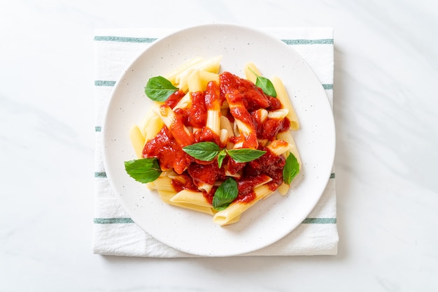 Pasta penne en salsa de tomate