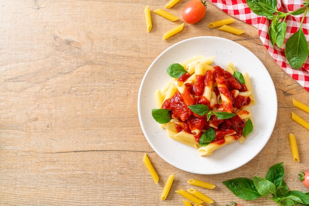 Pasta penne en salsa de tomate