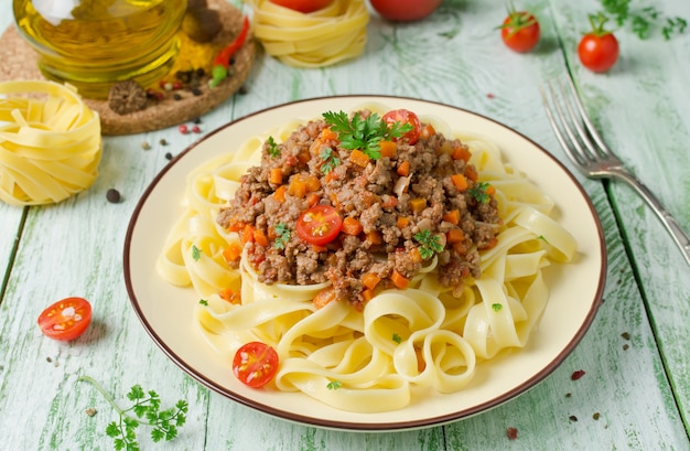 Pasta con ragú boloñés