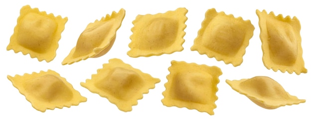 Pasta de ravioli italiana aislada en una colección de fondo blanco