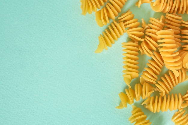 Pasta Rotini, fusilli, radiatori (conjunto de ingredientes, patata cruda italiana)