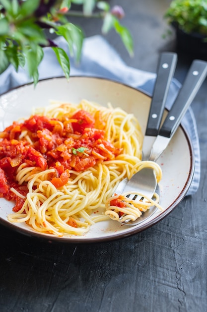Pasta salsa de tomate espaguetis vegetales comida italiana comida vegetariana comida vegetariana sin carne vegana