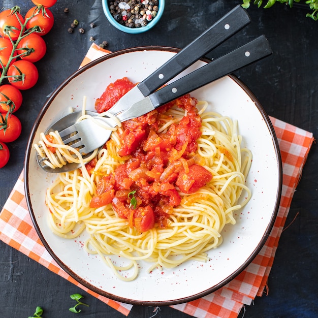 Pasta salsa de tomate espaguetis vegetales comida italiana comida vegetariana comida vegetariana sin carne vegana