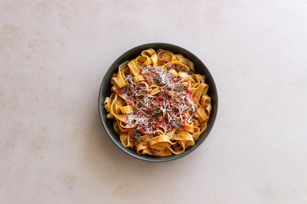 Pasta tagliatelle con salsa boloñesa Cocina italiana Receta tradicional