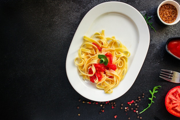 pasta tagliatelle salsa de tomate