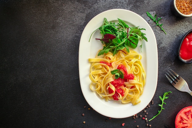 pasta tagliatelle salsa de tomate