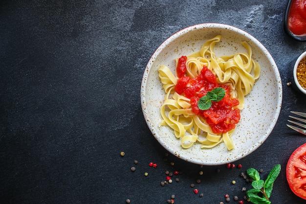 pasta tagliatelle salsa de tomate