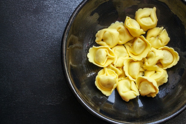 Pasta Tortellini mit Füllung