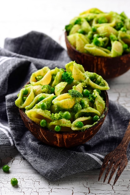 Pasta vegana con salsa verde