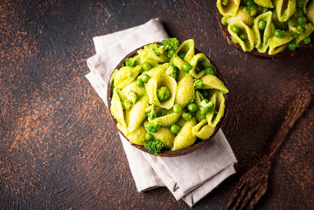 Pasta vegana con salsa verde