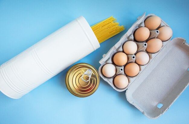 Pastas, huevos y conservas.