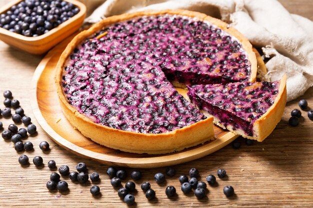 Pastel de arándanos y bayas frescas